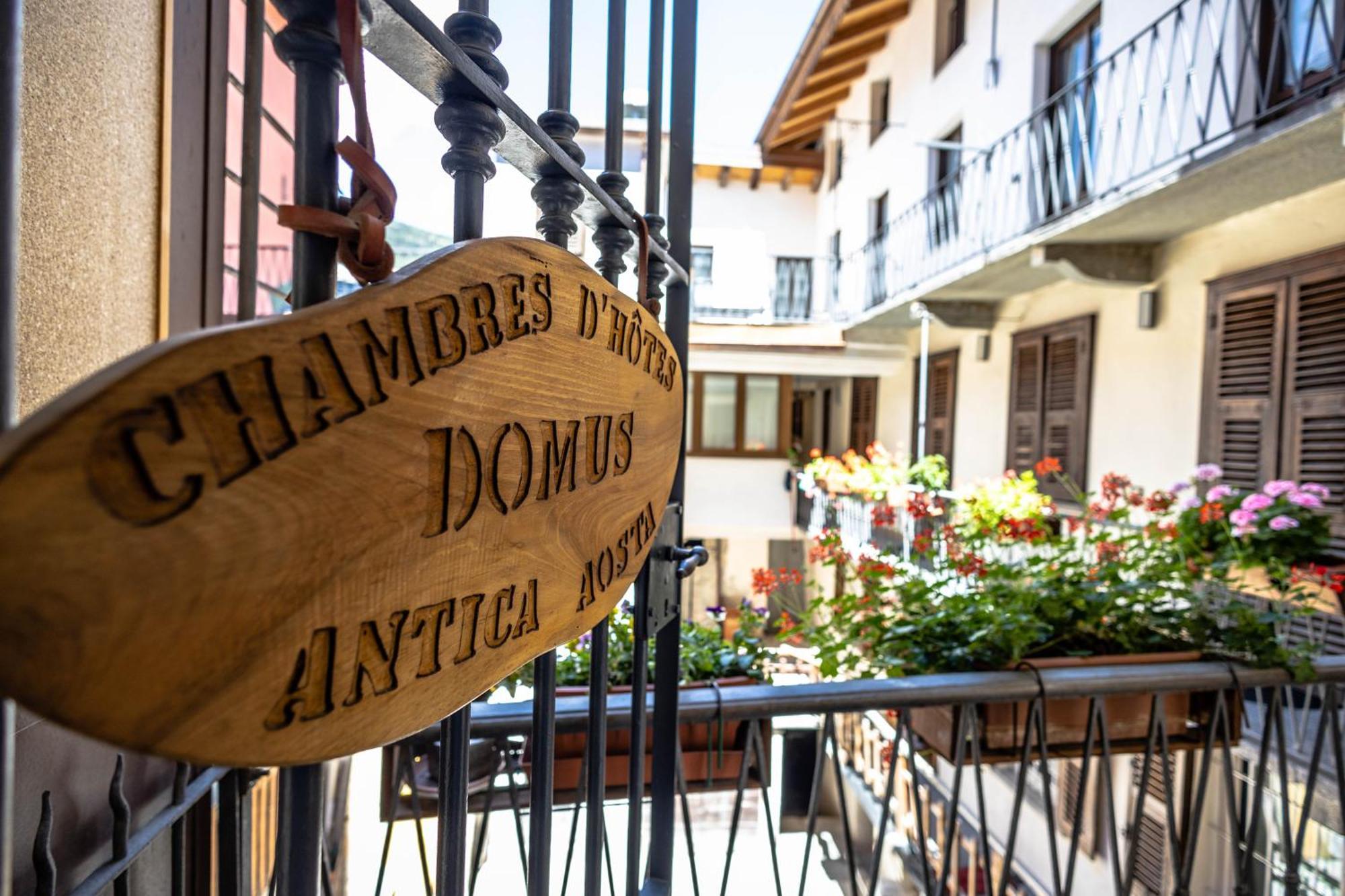 Domus Antica Aosta Hotel Bagian luar foto