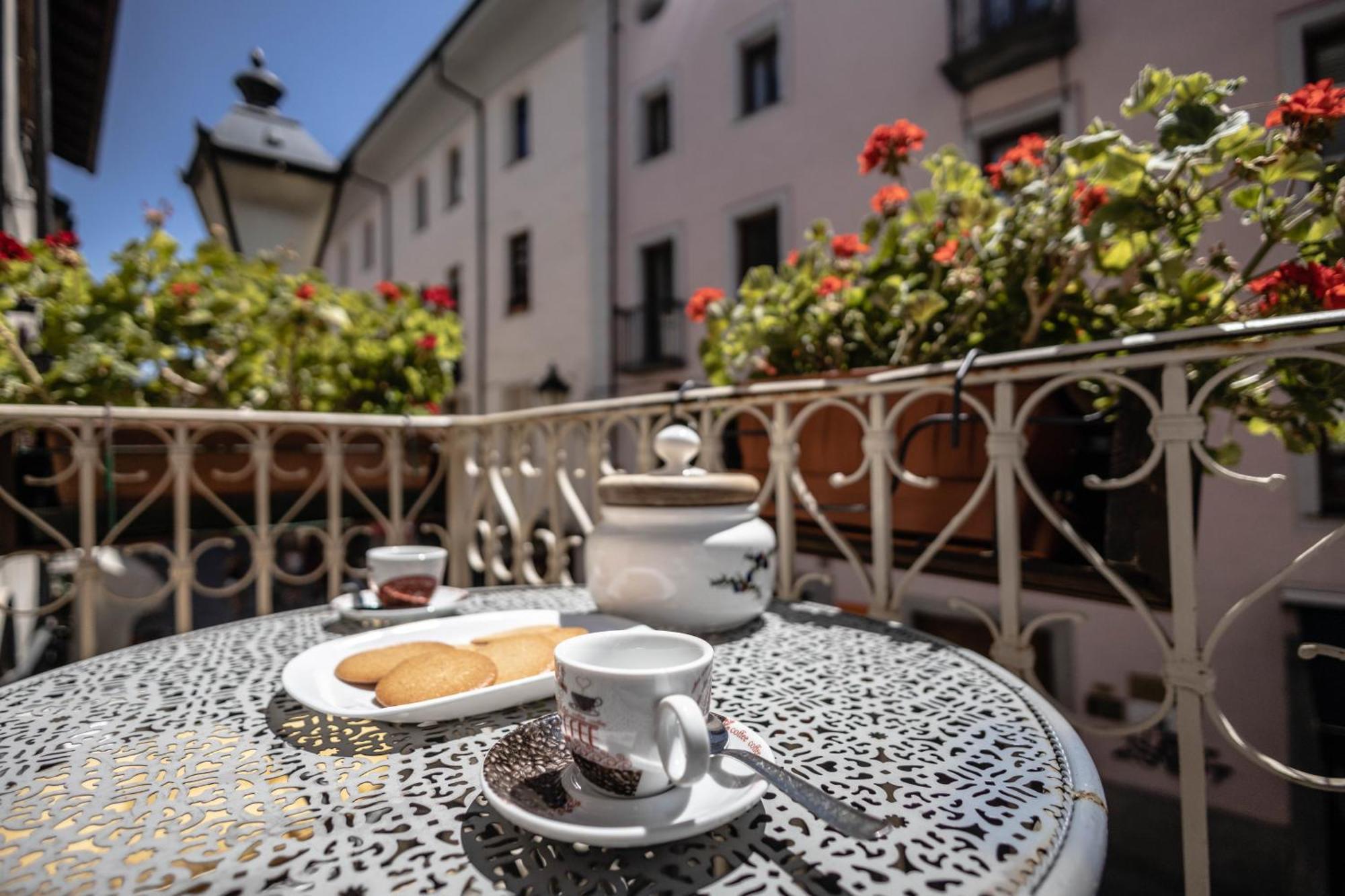 Domus Antica Aosta Hotel Bagian luar foto