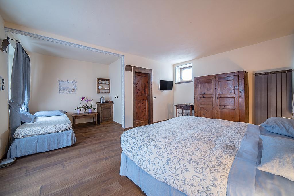 Domus Antica Aosta Hotel Bagian luar foto